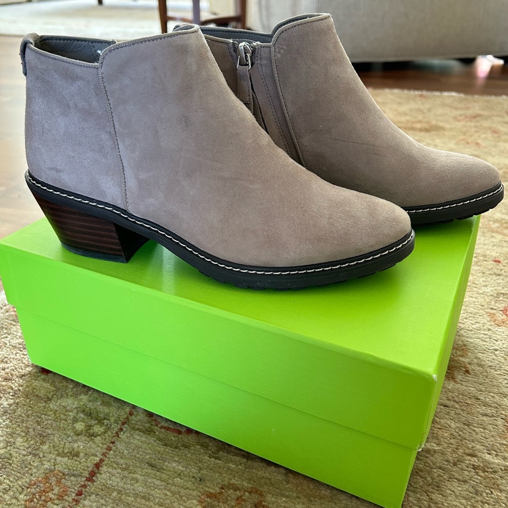 Sam Edelman “Pryce” ankle inside zip booties